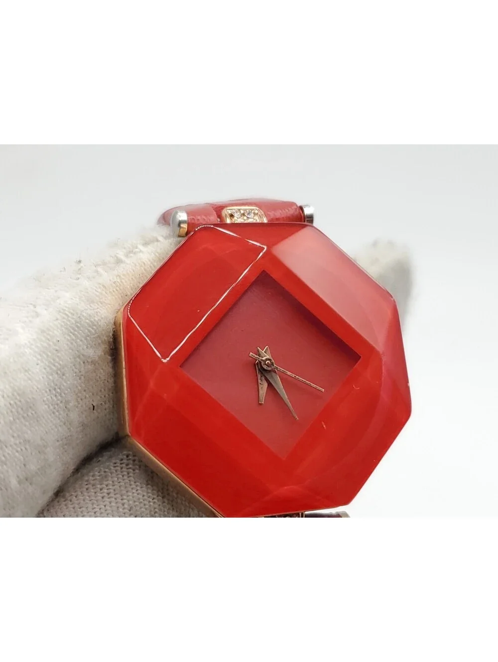 Kezzi Quartz Womens Watch New Battery Red 30mm